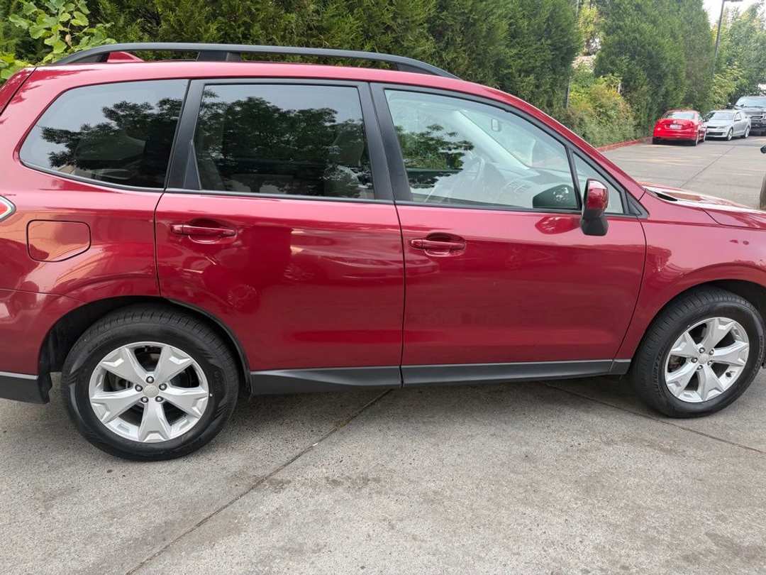 2016 Subaru Forester 2.5i Premium - Image 2