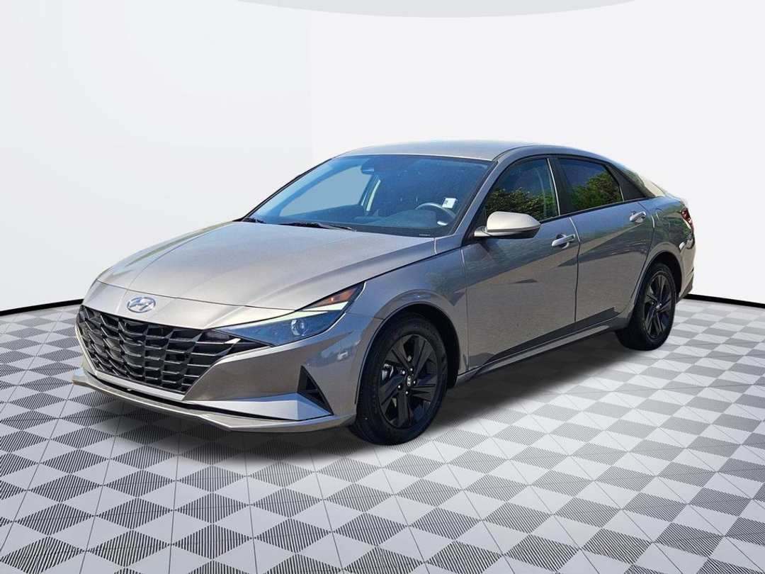 2022 Hyundai Elantra SEL - Image 2