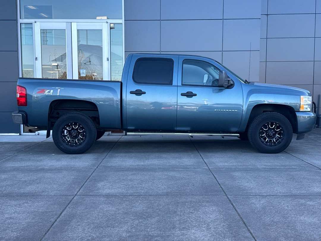 2010 Chevrolet Silverado 1500 LT - Image 2