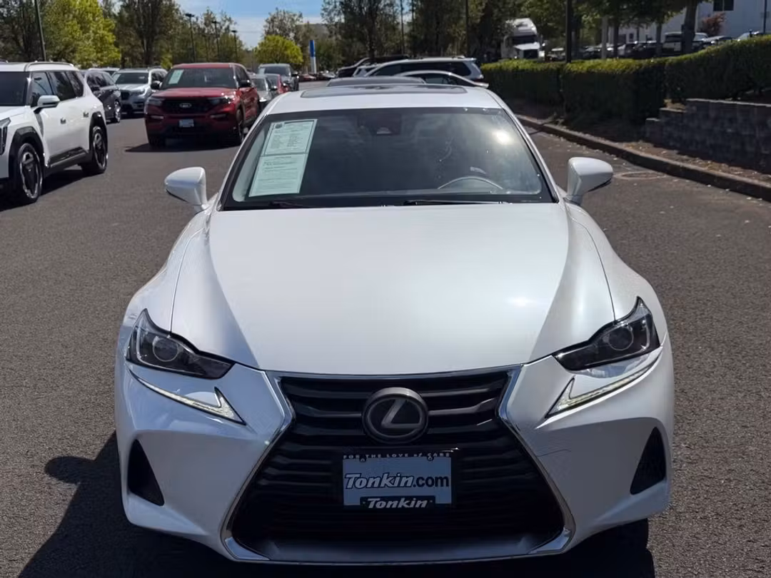 2018 Lexus Is 300 - Image 3