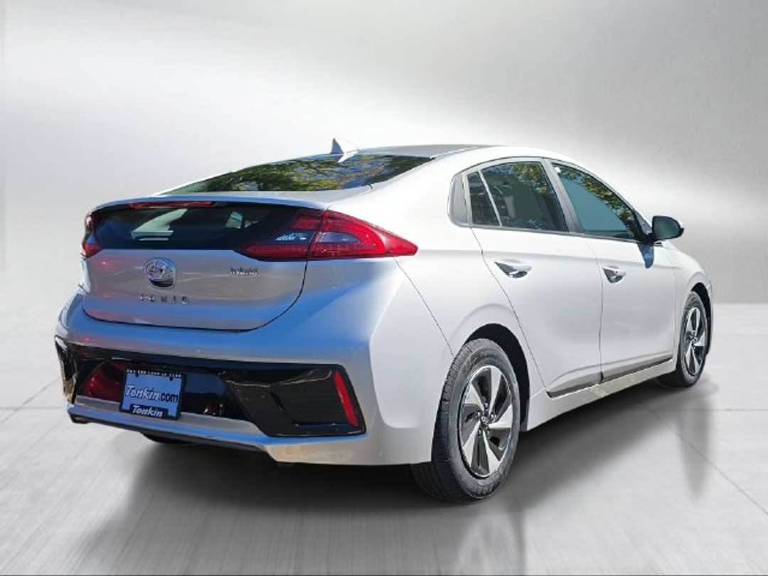 2017 Hyundai Ioniq Hybrid SEL - Image 3