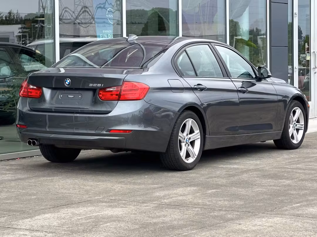 2015 BMW 3 Series 328i - Image 3