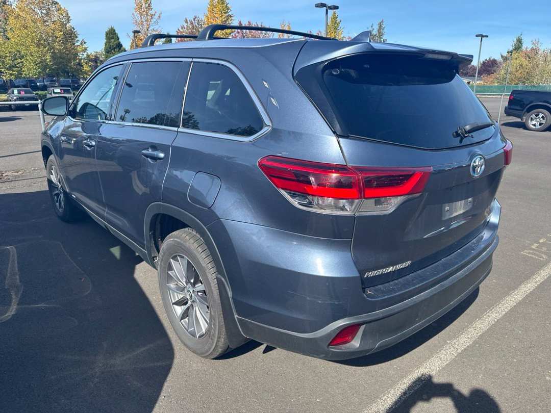 2019 Toyota Highlander Hybrid XLE - Image 3