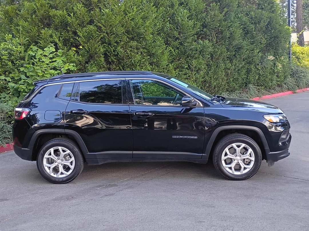 2024 Jeep Compass Latitude - Image 3