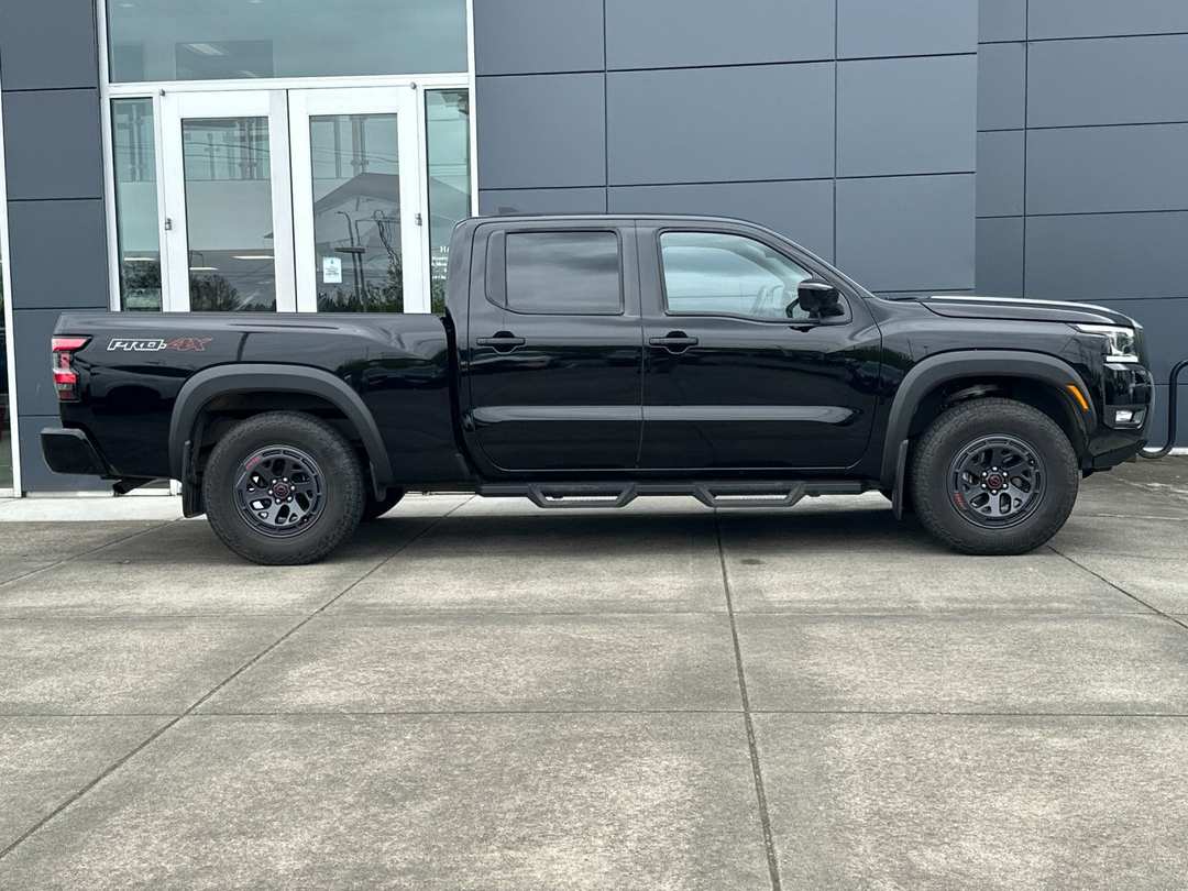2025 Nissan Frontier PRO4X - Image 2