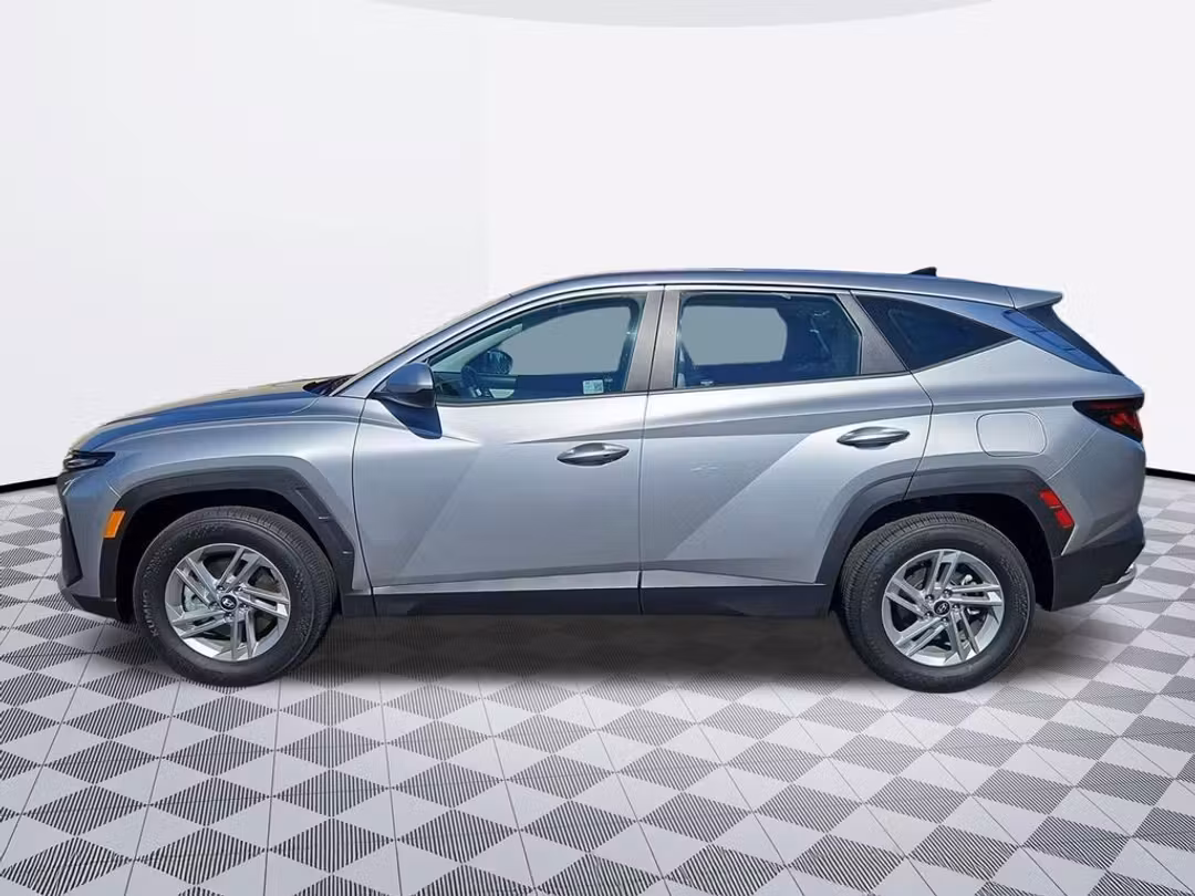 2025 Hyundai Tucson SE - Image 3