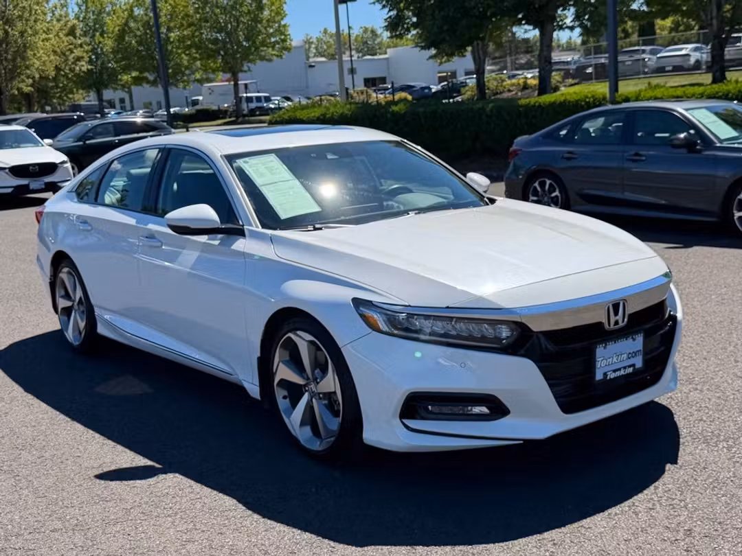 2018 Honda Accord Touring - Image 2