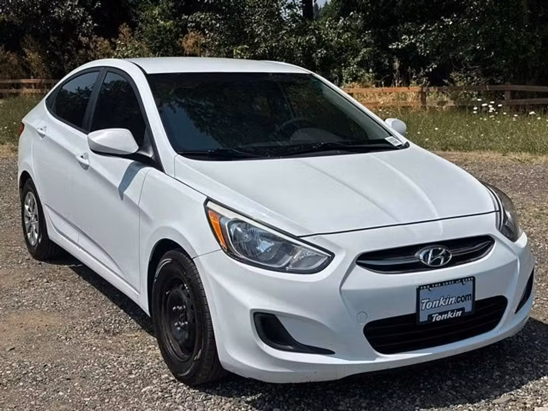 2017 Hyundai Accent SE - Image 2