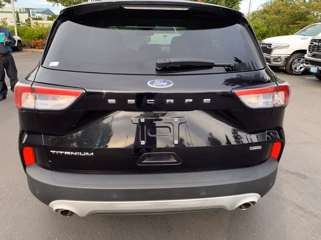 2021 Ford Escape Plug-In Hybrid Titanium - Image 3