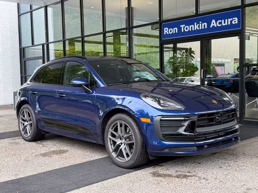 2025 Porsche Macan T - Image 2