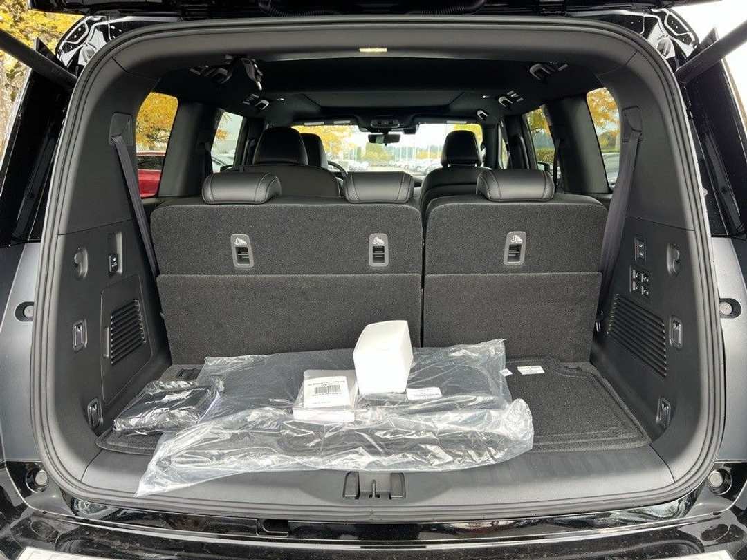 2026 Nissan Armada PRO-4X - Photo 9