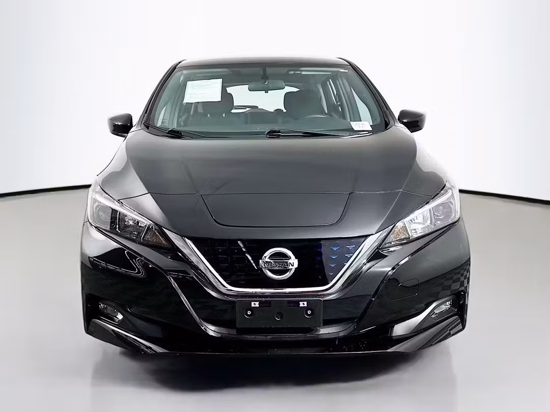 2019 Nissan LEAF SV - Image 2