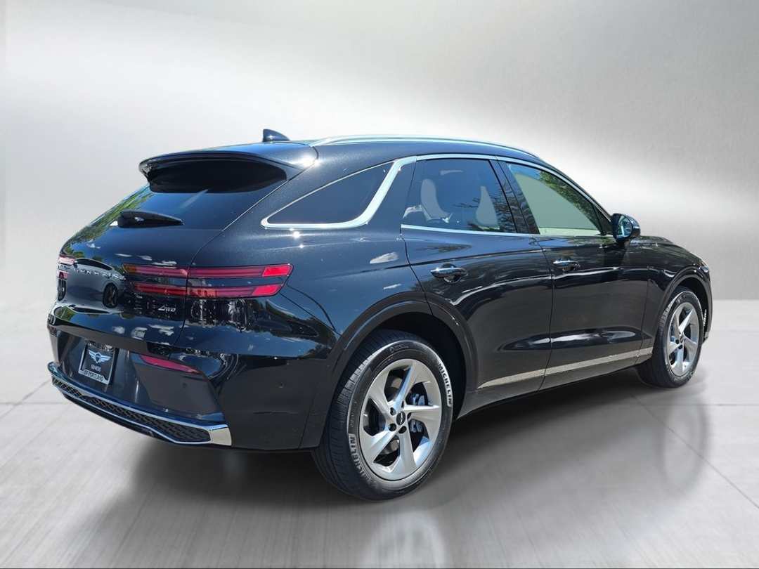 2023 Toyota 4Runner SR5 Premium - Image 3