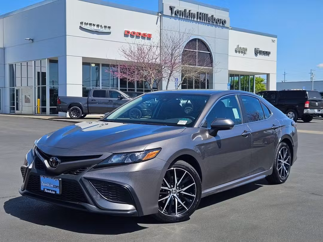 2024 Toyota Camry SE - Image 2