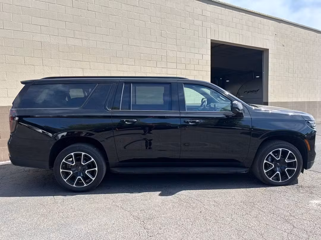2026 Chevrolet Suburban RST - Image 3