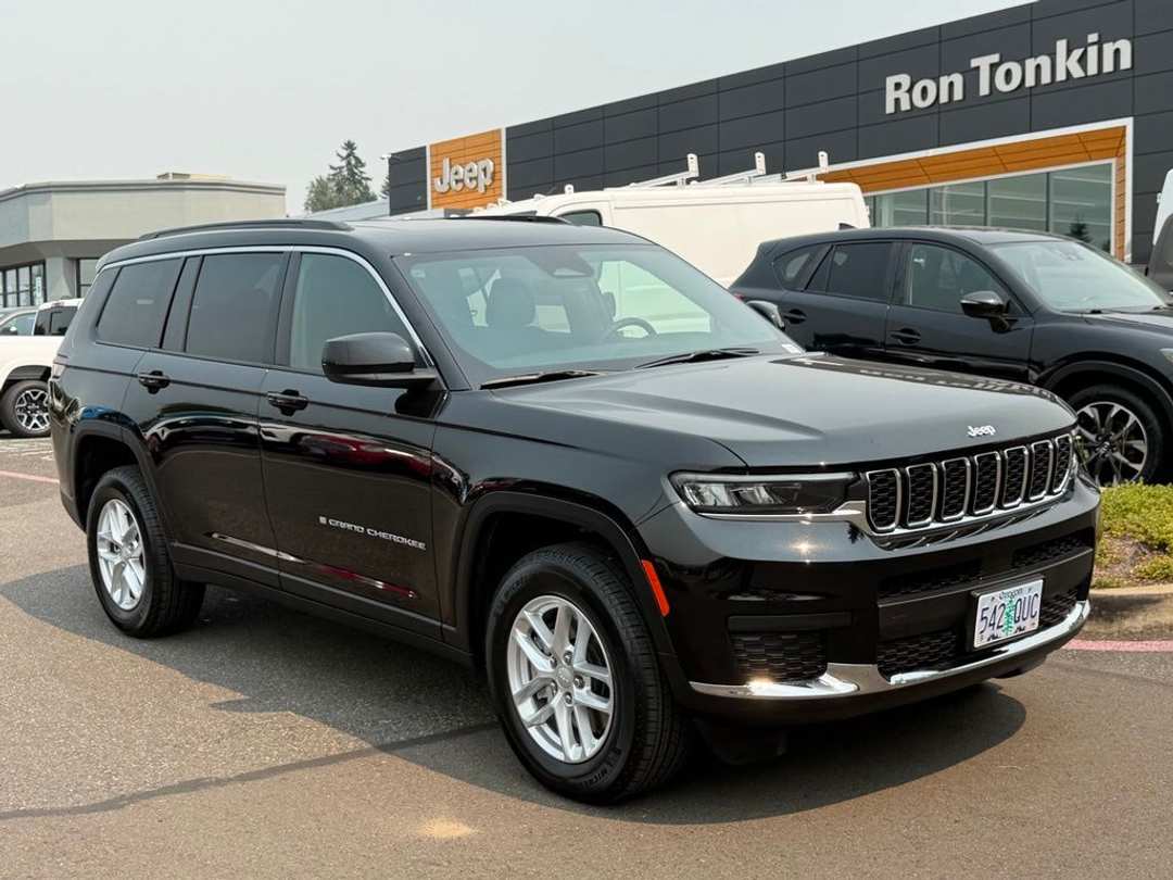 2025 Jeep Grand Cherokee L Laredo - Image 2