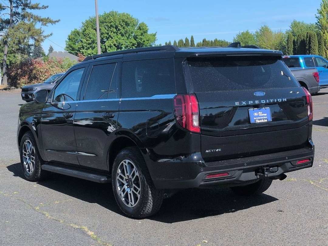 2025 Ford Expedition Active - Image 3