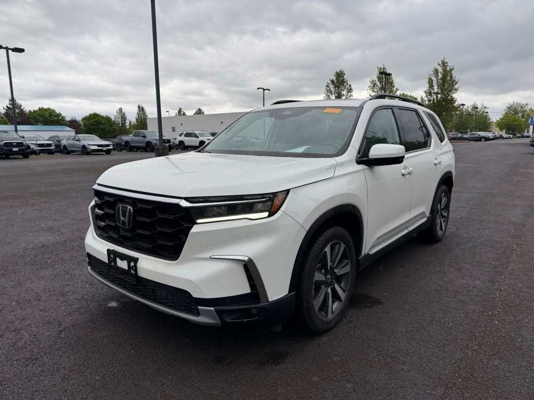 2023 Honda Pilot Touring - Image 3
