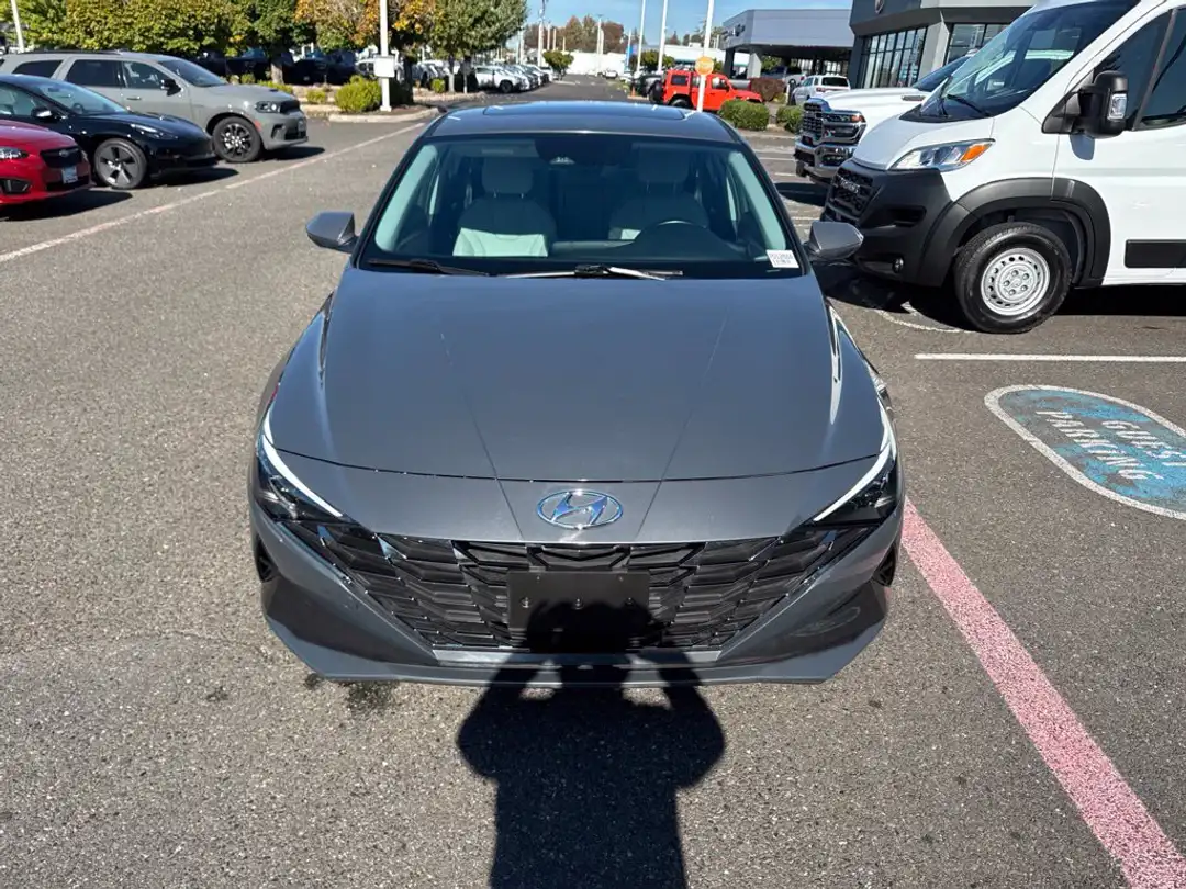 2023 Hyundai Elantra Hybrid Limited - Image 2