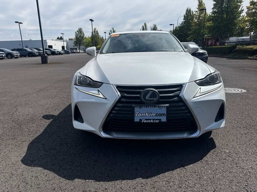 2018 Lexus Is 300 - Image 2