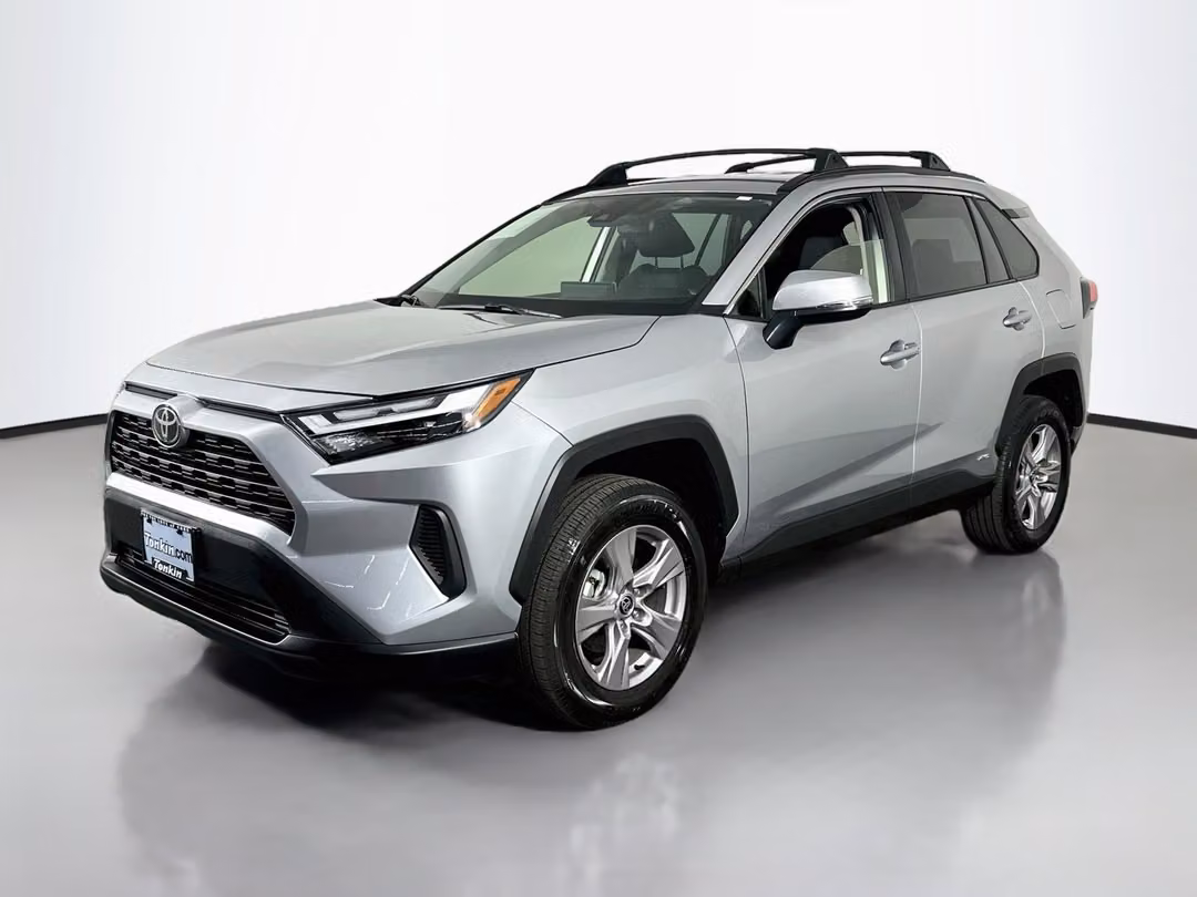 2025 Toyota Rav4 Hybrid XLE - Image 3