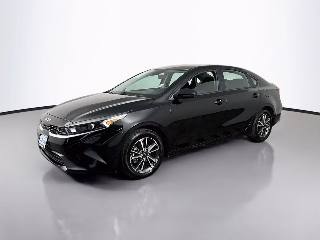 2023 Kia Forte LXS - Image 3