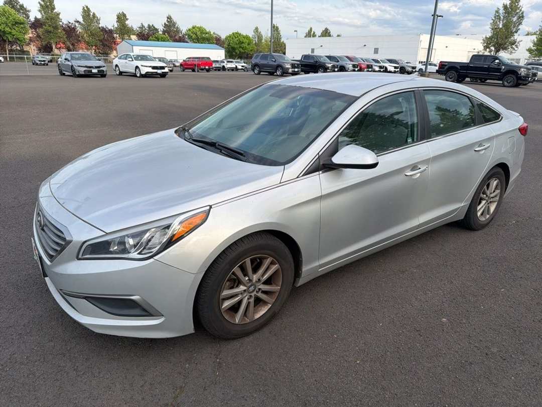 2017 Hyundai Sonata SE - Image 3