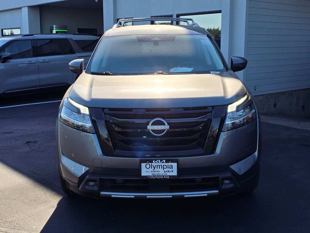 2023 Nissan Pathfinder SL - Image 2