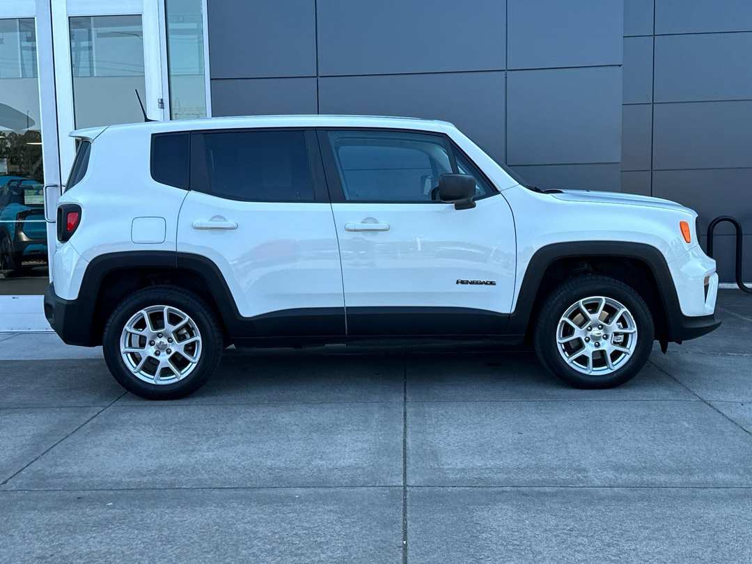 2023 Jeep Renegade Latitude - Image 2