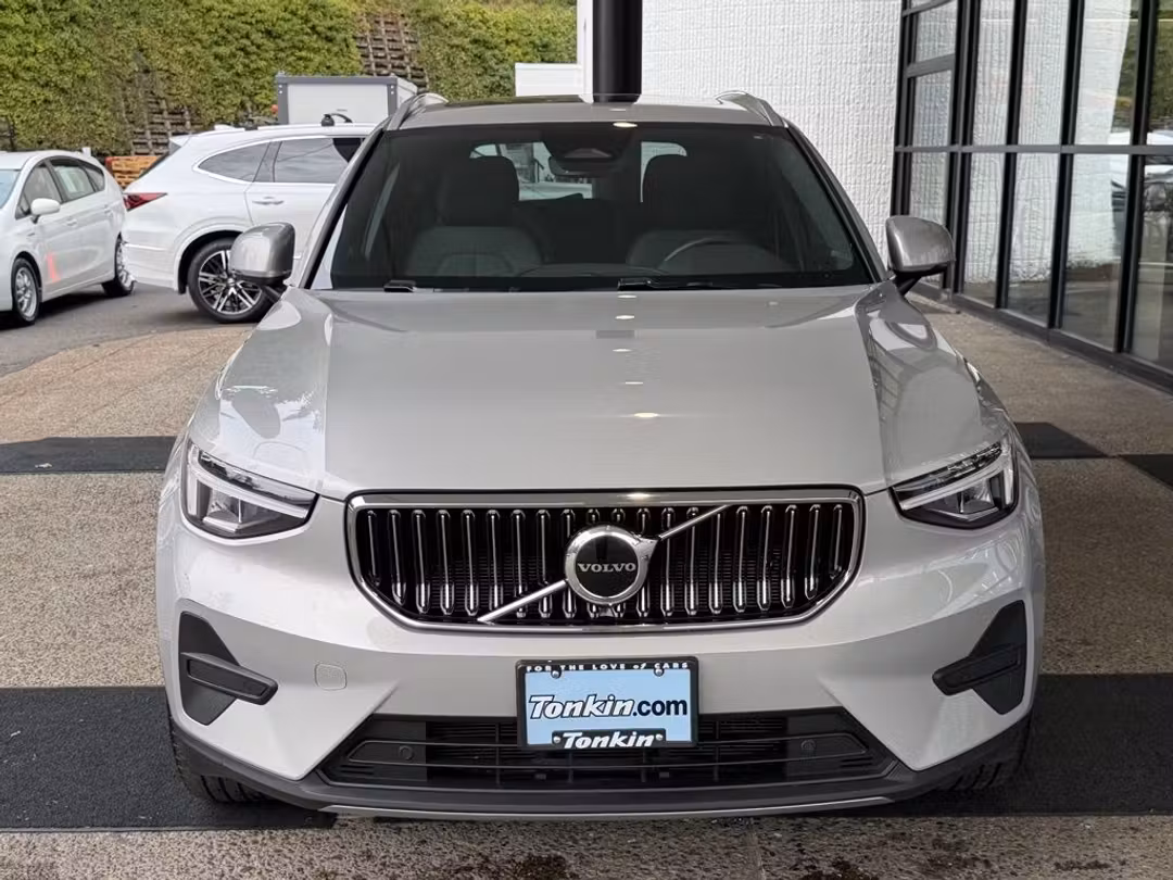 2024 Volvo Xc40 B5 Core - Image 3