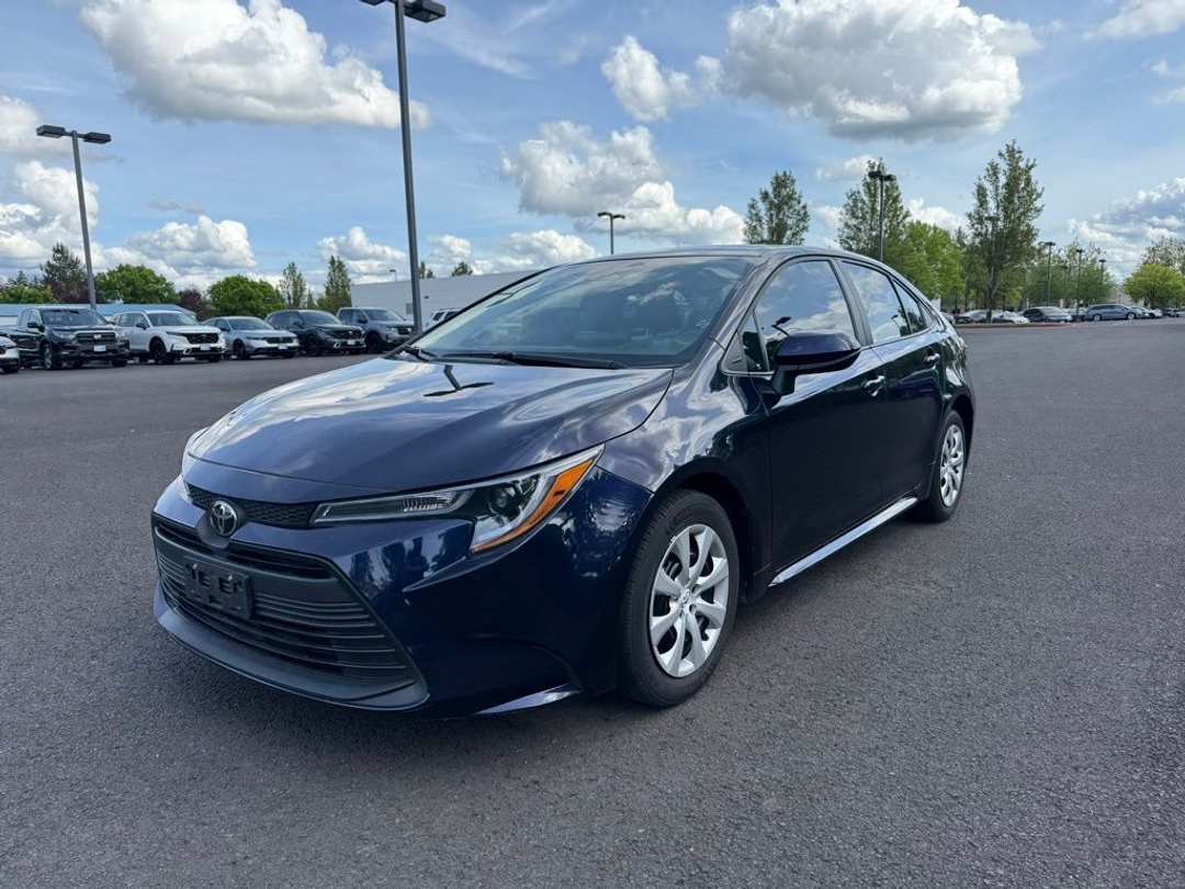 2025 Toyota Corolla LE - Image 3
