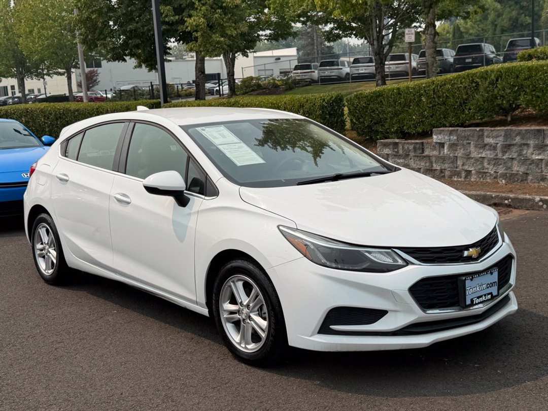 2017 Chevrolet Cruze LT - Image 2