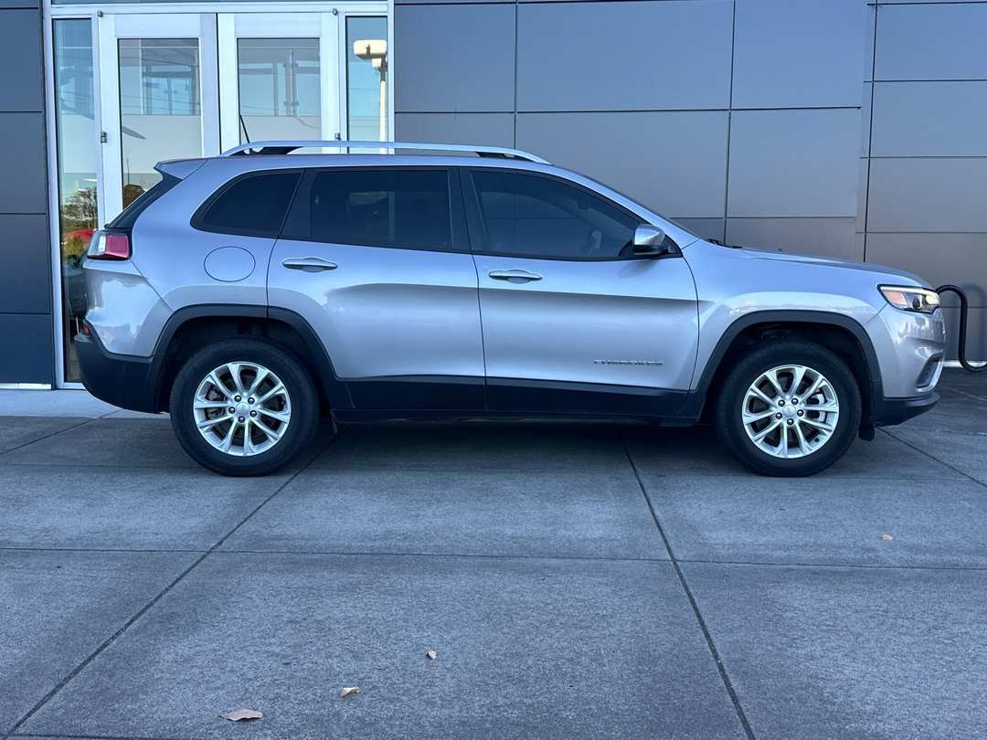 2021 Jeep Cherokee Latitude - Image 3