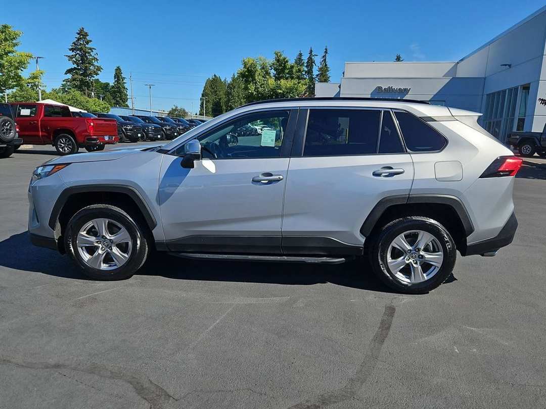 2022 Toyota Rav4 XLE - Image 3