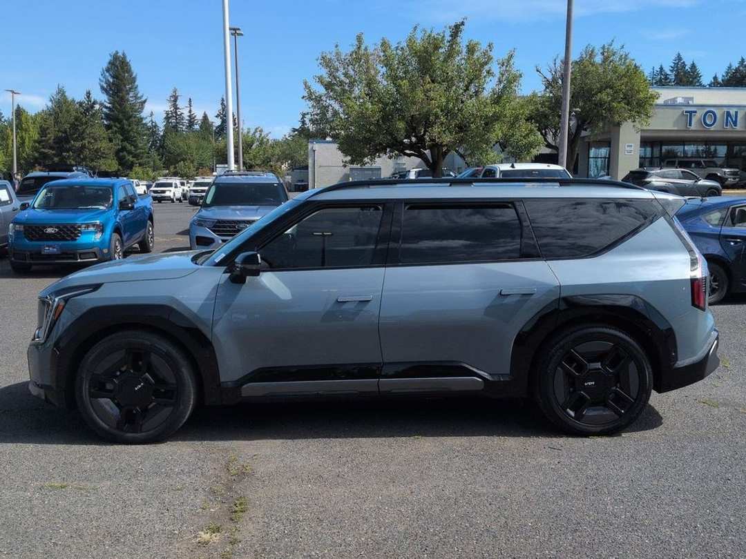2024 Kia Ev9 GTLine - Image 2