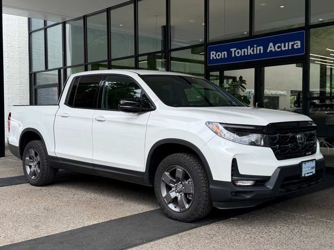 2025 Honda Ridgeline Sport - Image 2