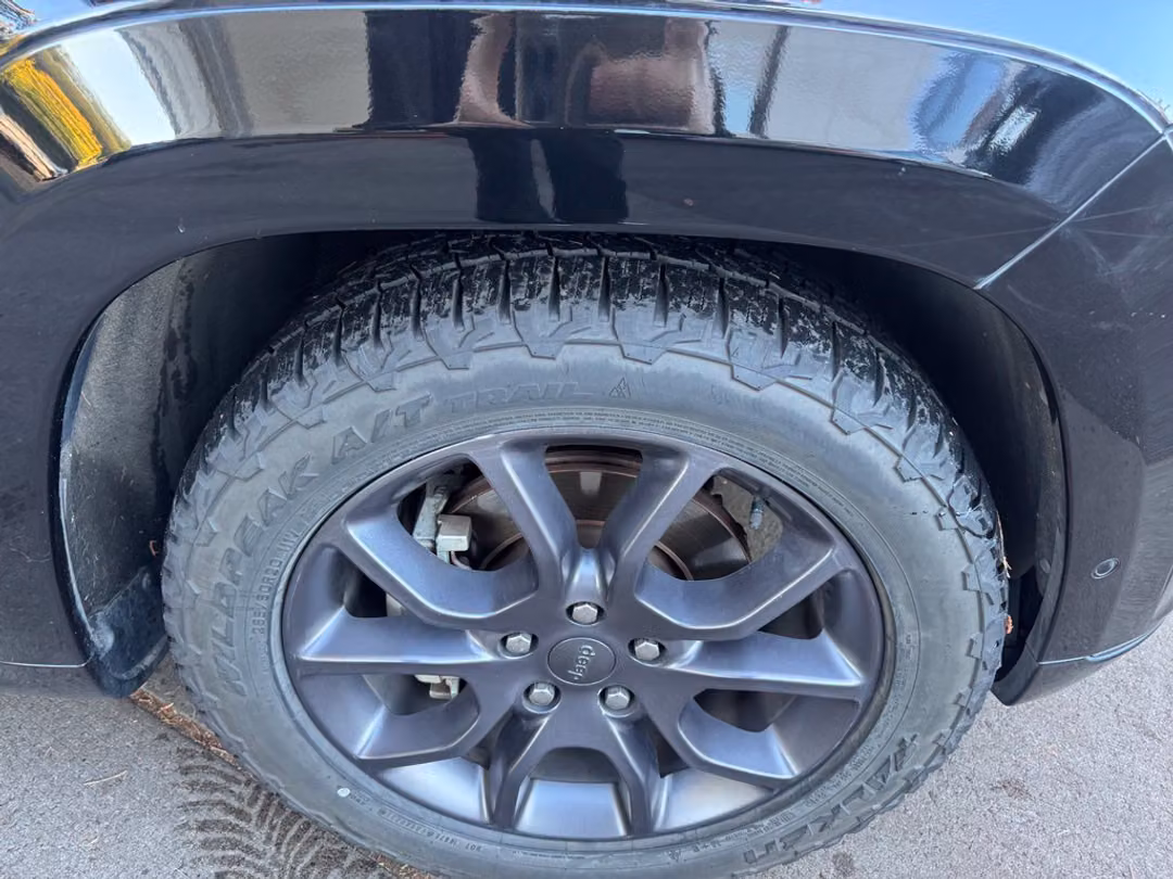2021 Jeep Grand Cherokee Overland - Image 3