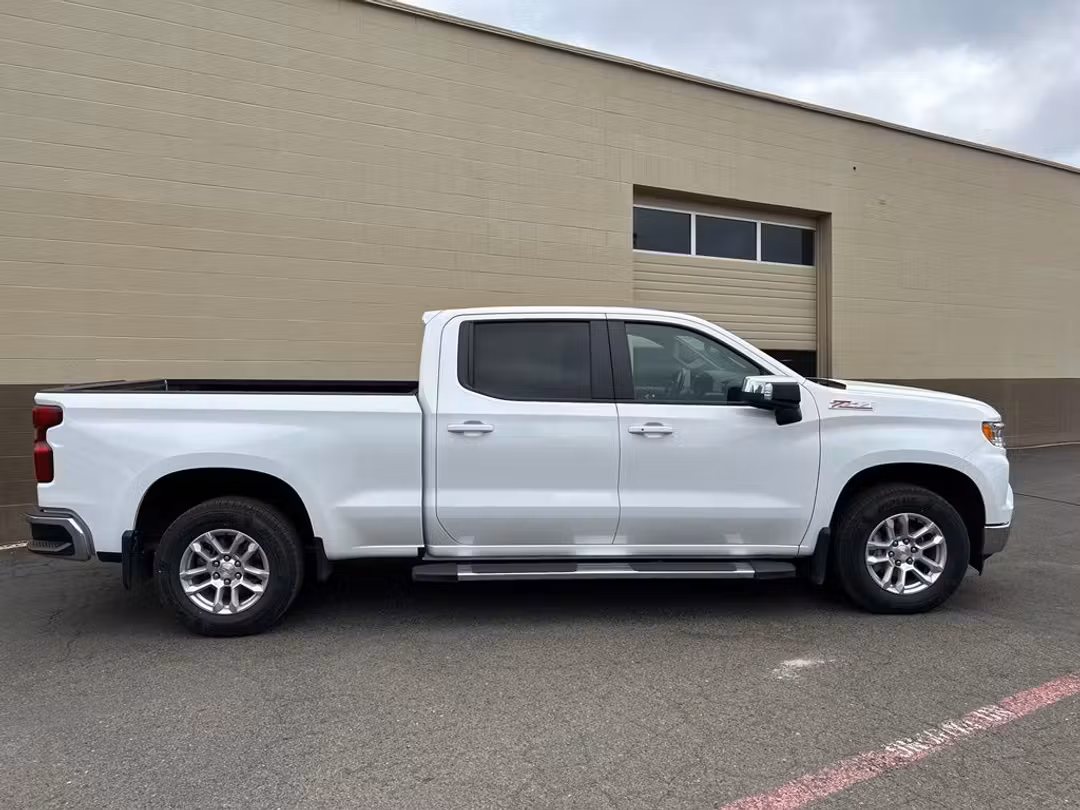 2024 Chevrolet Silverado 1500 LT - Image 3