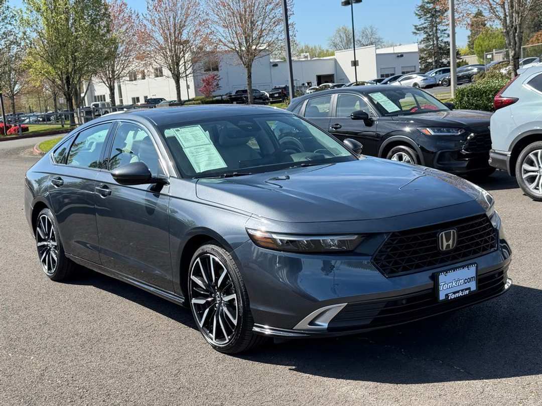2024 Honda Accord Hybrid Touring - Image 2