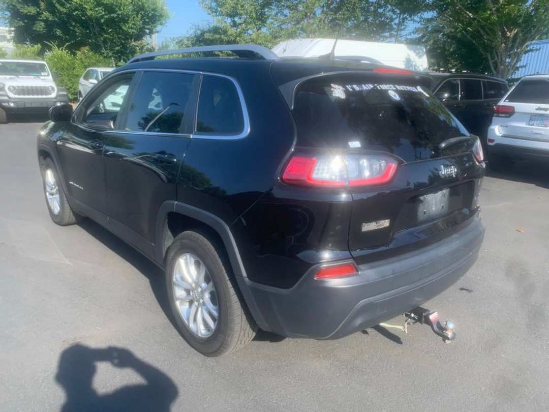 2019 Jeep Cherokee Latitude - Image 2
