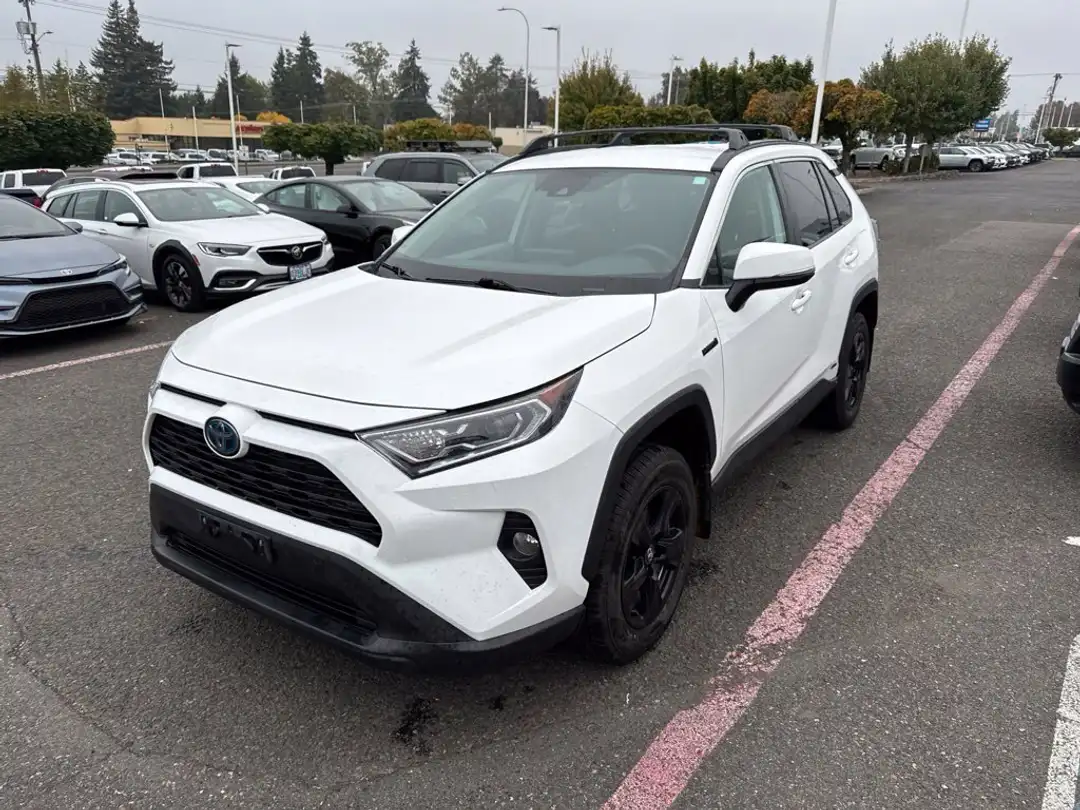 2020 Toyota Rav4 Hybrid XLE - Image 3