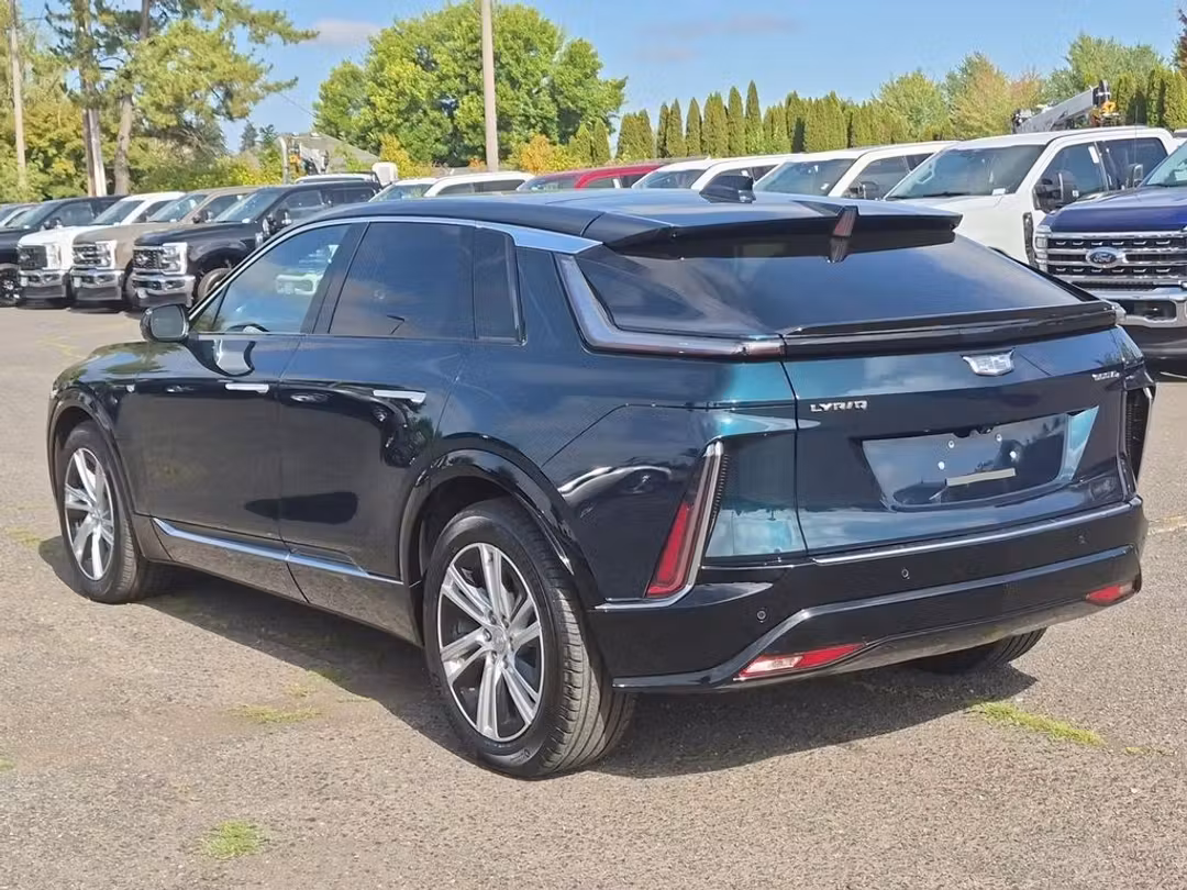 2024 Cadillac Lyriq Tech - Image 3