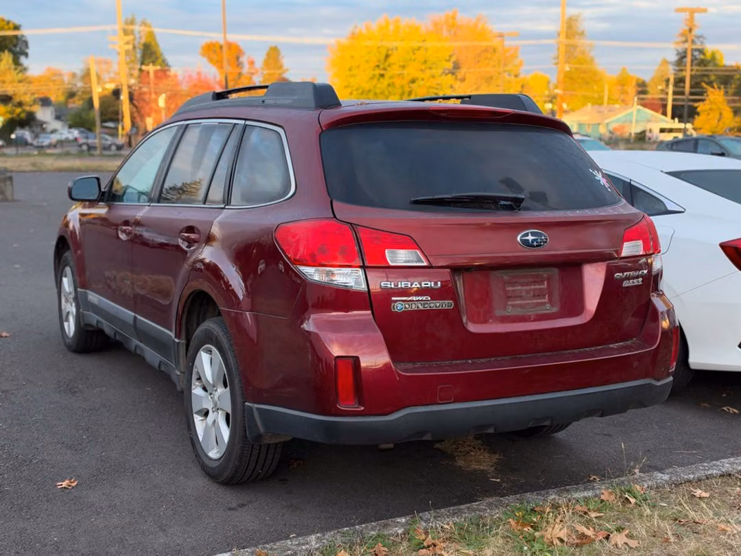 2011 Subaru Outback 2.5i Premium - Image 2