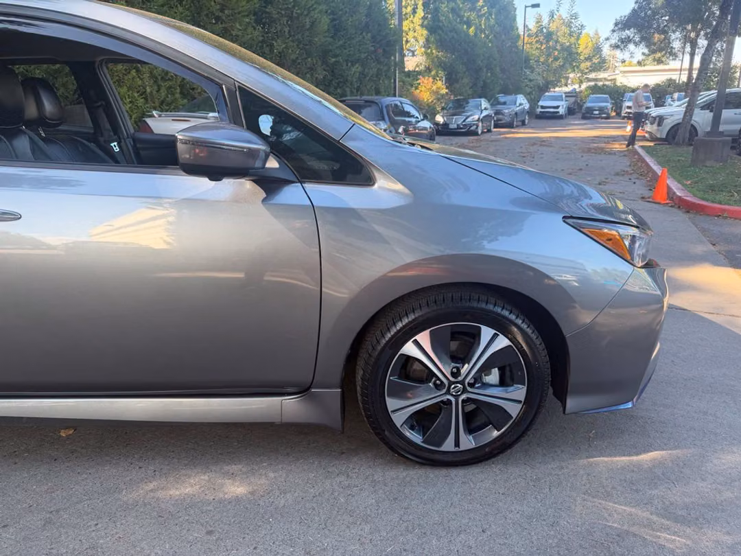 2021 Nissan LEAF SL Plus - Image 3