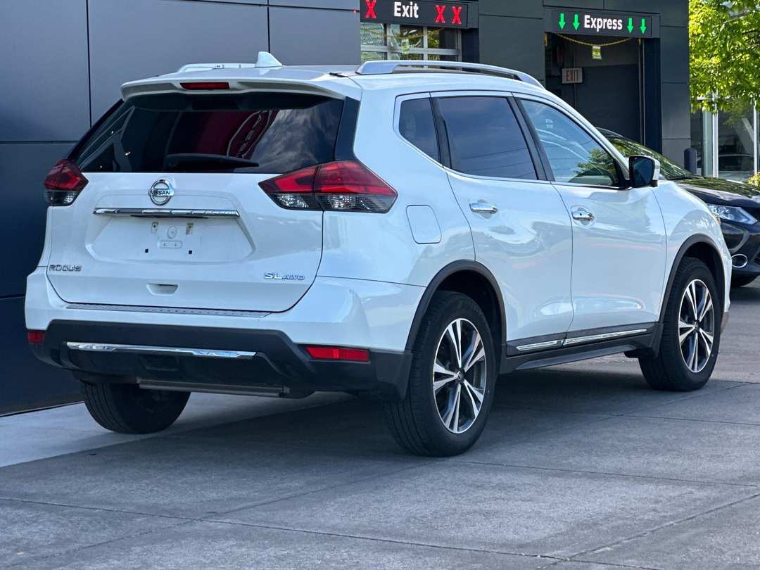 2017 Nissan Rogue SL - Image 3
