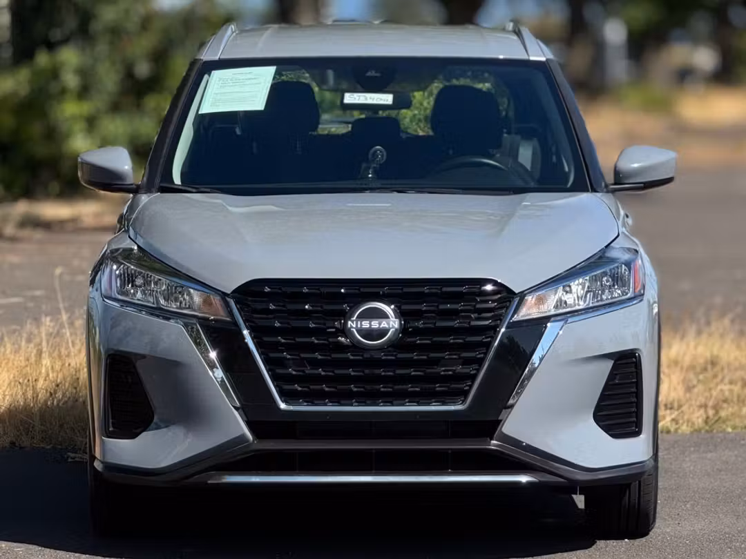 2023 Nissan Kicks SV - Image 2
