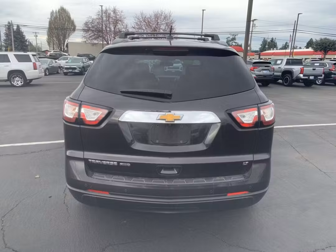 2017 Chevrolet Traverse LT - Image 3