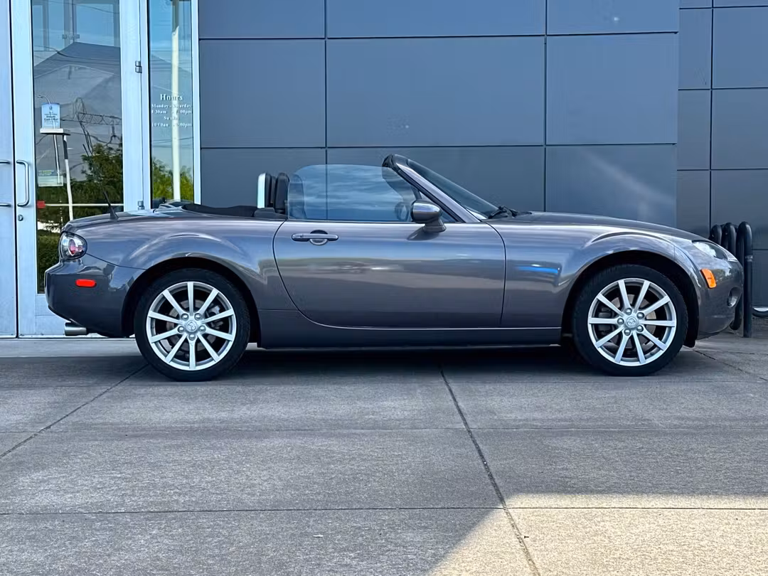 2008 MAZDA Miata Grand Touring - Image 2