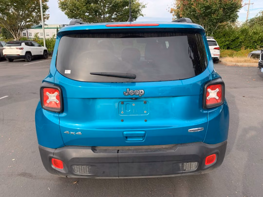 2022 Jeep Renegade Latitude - Image 3