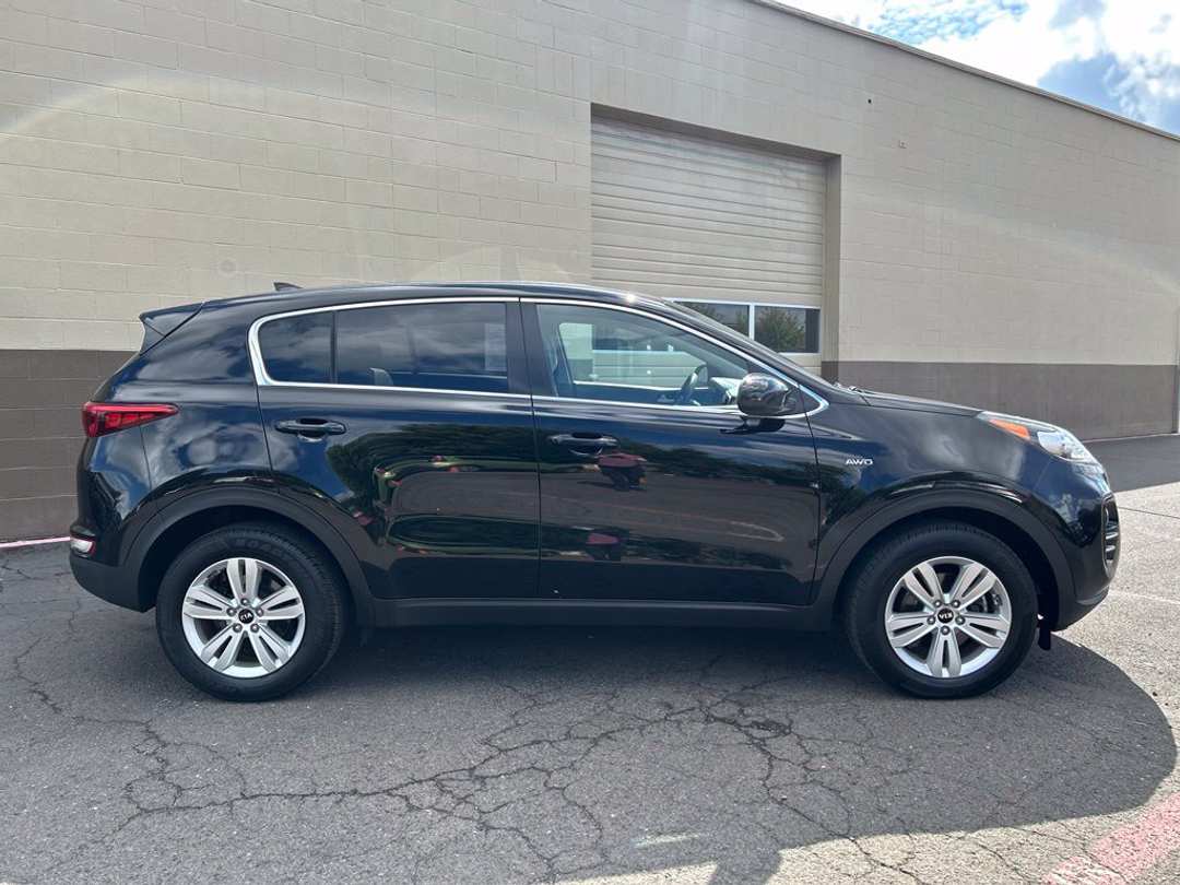 2017 Kia Sportage LX - Image 3